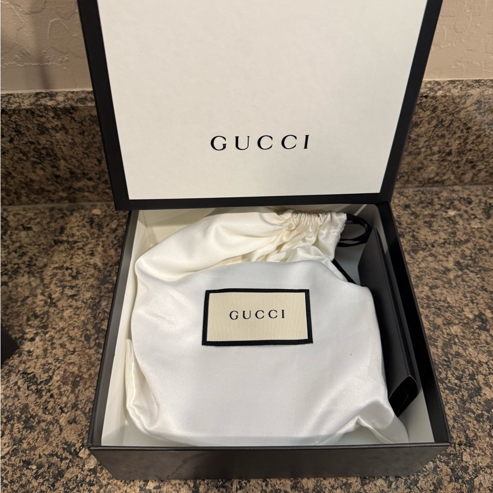 Gucci Black Leather Belt with Antique Gold Double G Buckle - Picture 5 of 7